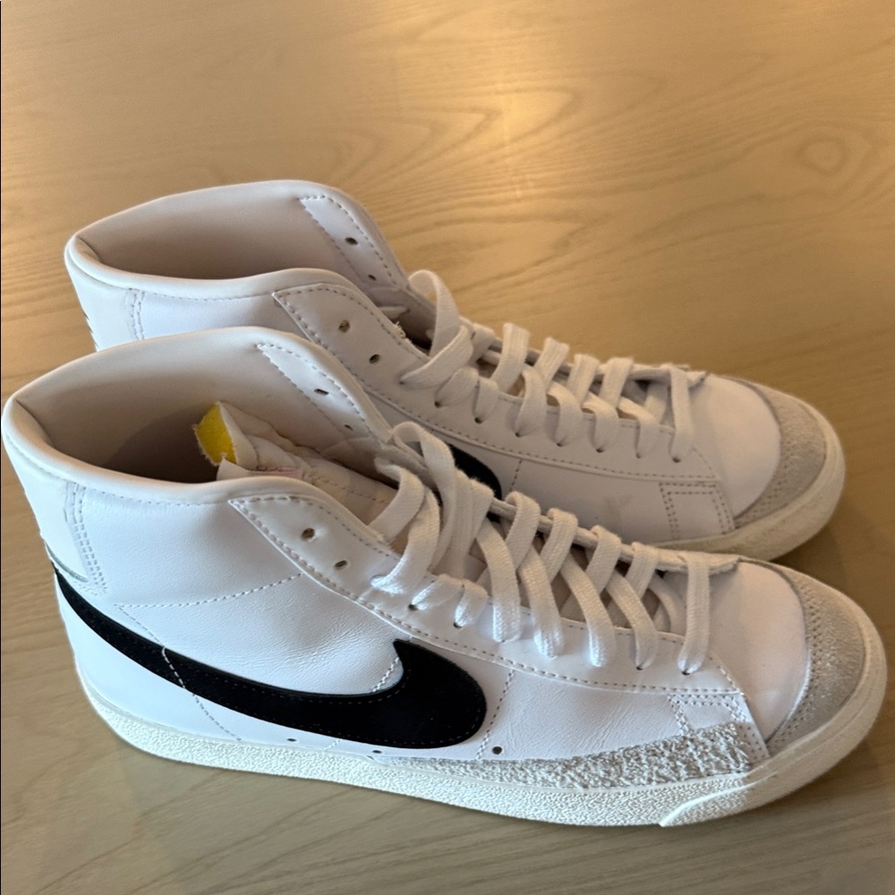 Nike Women's Cream Sneakers